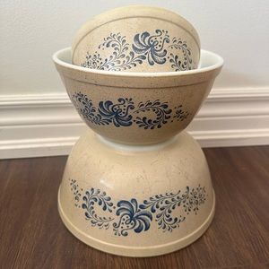 Pyrex Homestead mixing bowls - set of 3
